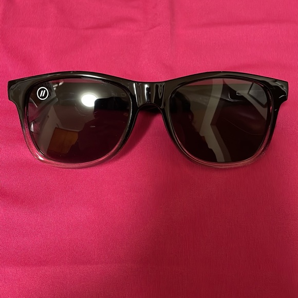 🤑SOLD🤑Blenders M Class // Tipsy Goat Polarized Sunglasses - Picture 6 of 8